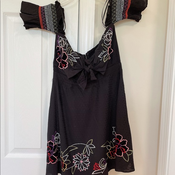 Embroiled off shoulder dress - Picture 6 of 7